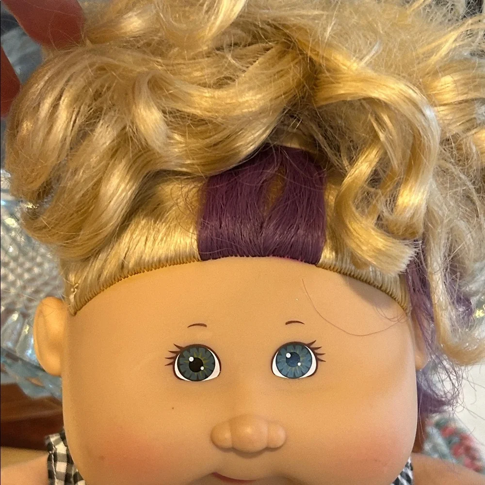 Vintage 2004 Play Along Cabbage Patch Doll with Black and White Top - Picture 3 of 16
